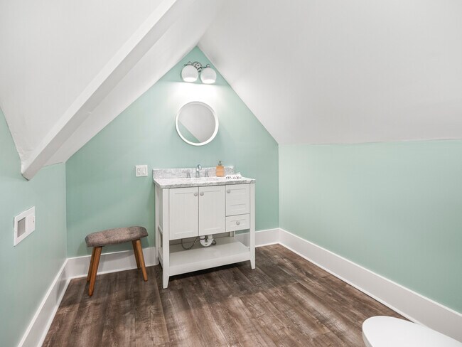 Building Photo - 622 N Hamilton Ave