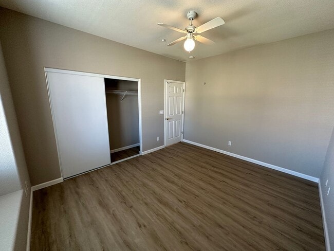 Building Photo - Beautiful 5 Bedroom, 3 Bath Brentwood Home / Downstairs Bedroom and Bath