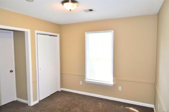 Building Photo - 2737 S Wallace Dr