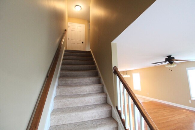 Building Photo - 800 Carson Cir