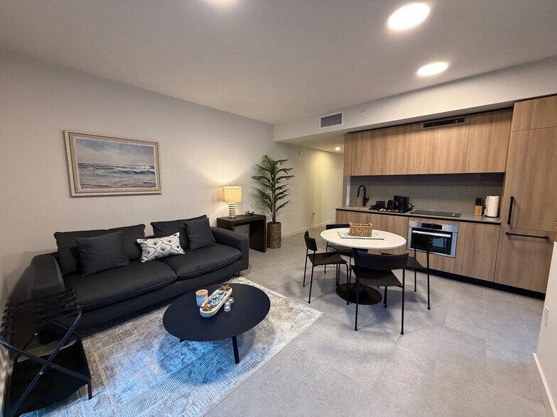 Building Photo - 121 NE 5th St