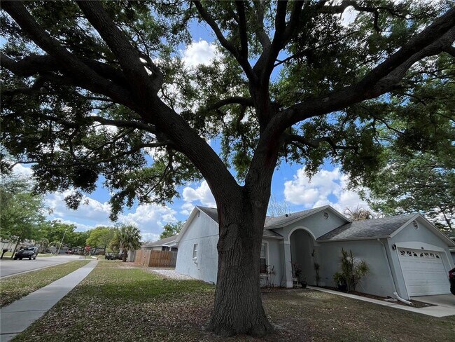 Building Photo - 1465 Tiverton Dr