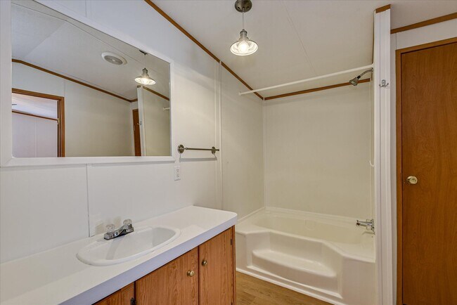 Building Photo - 892 W Five Notch Rd