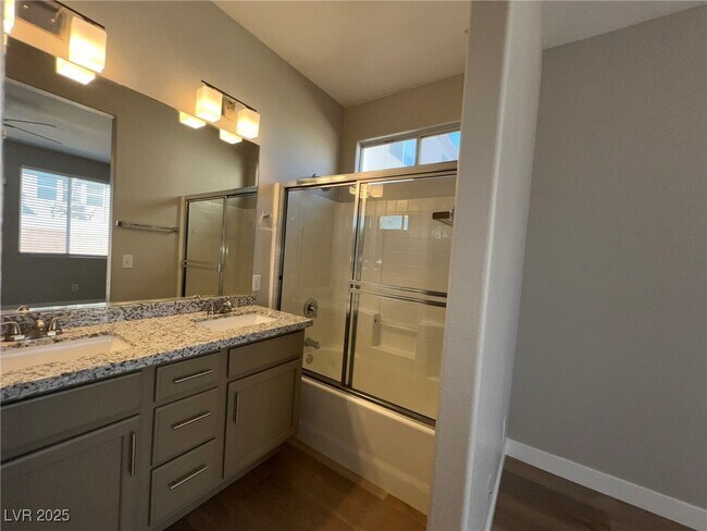 Building Photo - 10780 Valencia Hills St