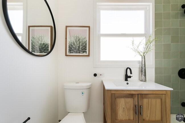 Building Photo - 5847 1/2 Ernest Ave-