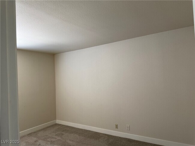 Building Photo - 4390 Sandy River Dr