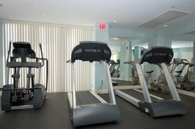 Building Photo - 3000 N Ocean Dr