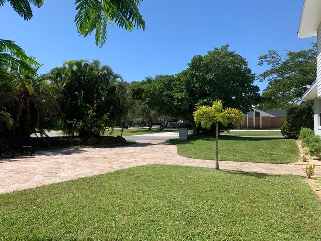 Building Photo - 1401 Magnolia Dr
