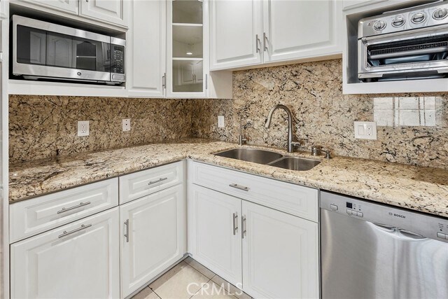 Building Photo - 3200 La Rotonda Dr