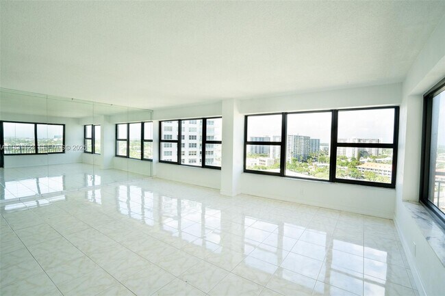 Building Photo - 3800 Galt Ocean Dr