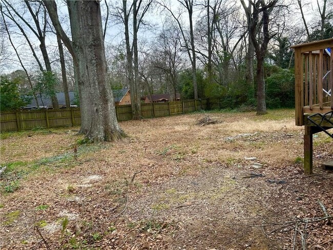 Building Photo - 1005 Eastview Rd NE