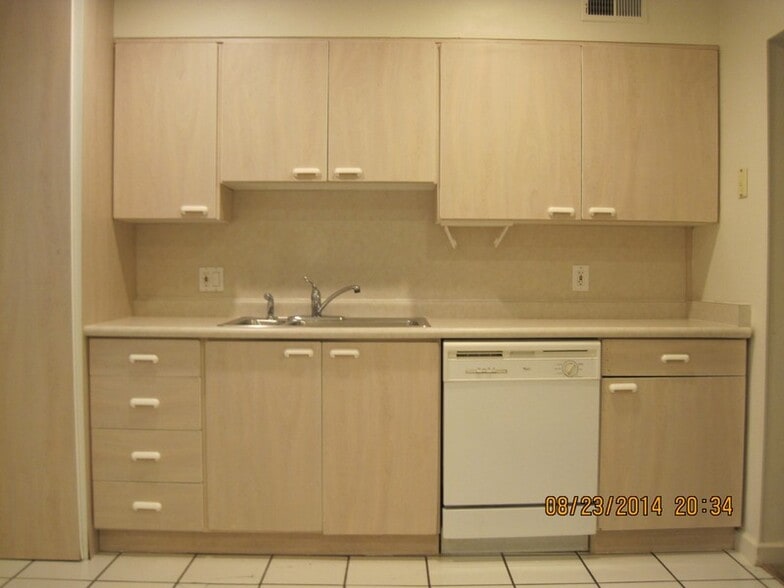 Building Photo - 165 W 200 N