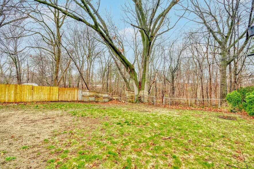 Building Photo - 170 Hilltop Rd