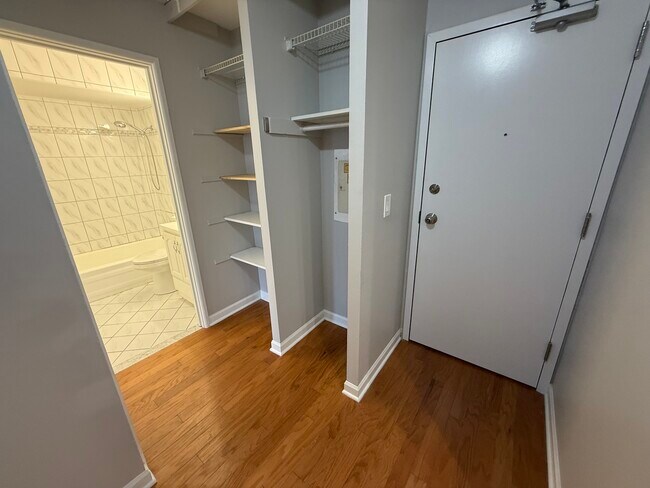 Building Photo - 744 W Gordon Terrace