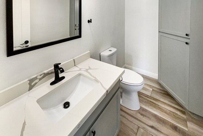 Building Photo - 413 S Lake Mirage Dr