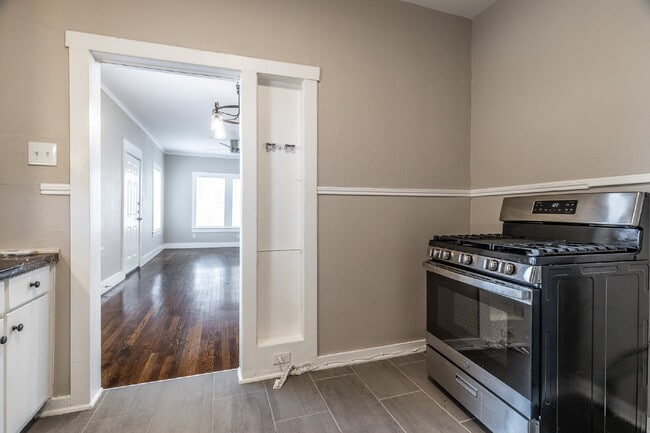 Building Photo - 206 Hoover Ave