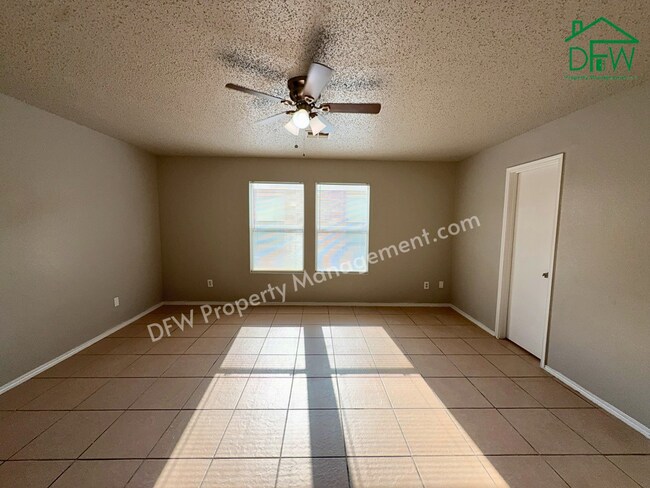 Building Photo - Spacious 4-Bedroom Home with Fireplace & Large Backyard in SW Fort Worth