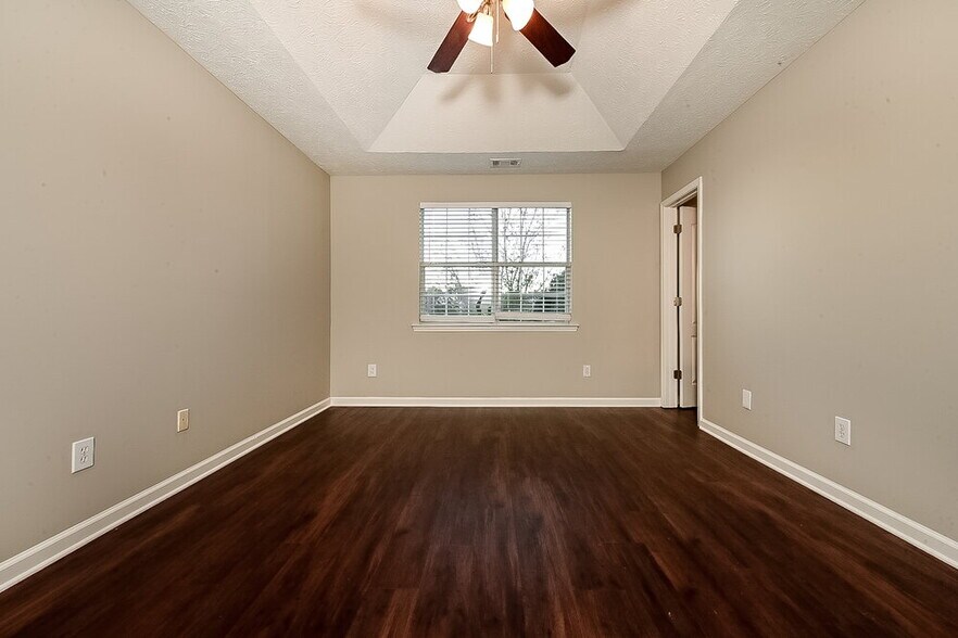 Building Photo - 370 Summer Hill Cir