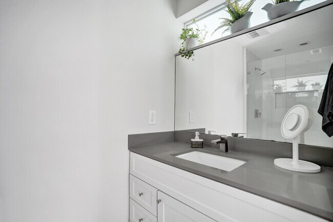 Building Photo - 1299 SW 9th St