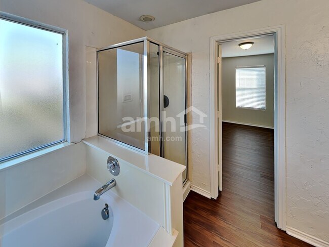 Building Photo - 3527 Canyon Maple