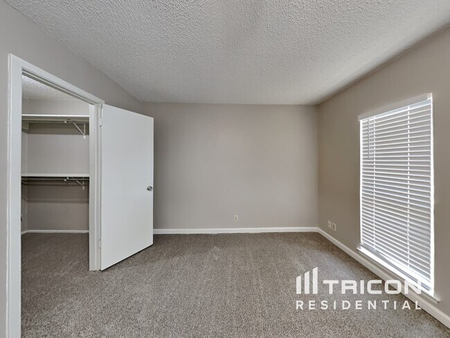 Building Photo - 5350 Binz Engleman Road San Antonio TX