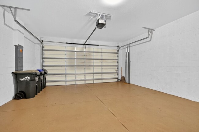 Building Photo - Annual Unfurnished 2 Bedroom 2 Bathroom with a Den located in the Preserve at the West Villages!