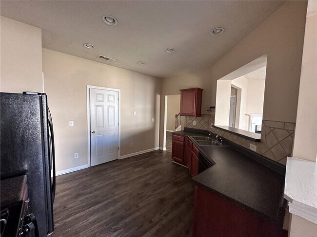 Building Photo - 827 Forsythia Way