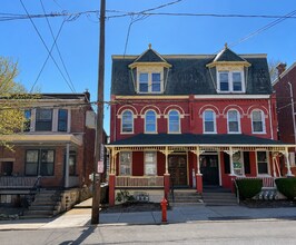 Building Photo - 724 1st St
