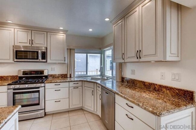 Building Photo - **** INCREDIBLE VIEWS 3 BED 2 BATH HOME! B...