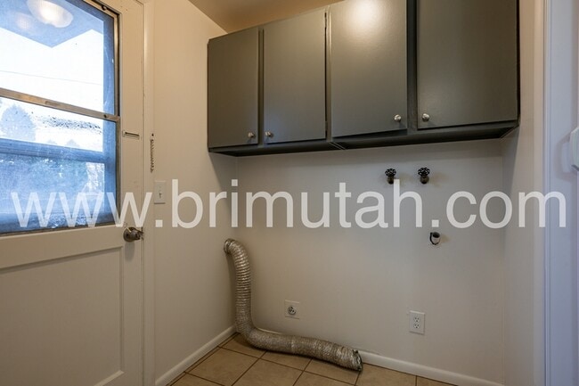 Building Photo - 4467 S Albright Dr