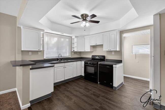 Building Photo - $1250 2 bedroom bungalow