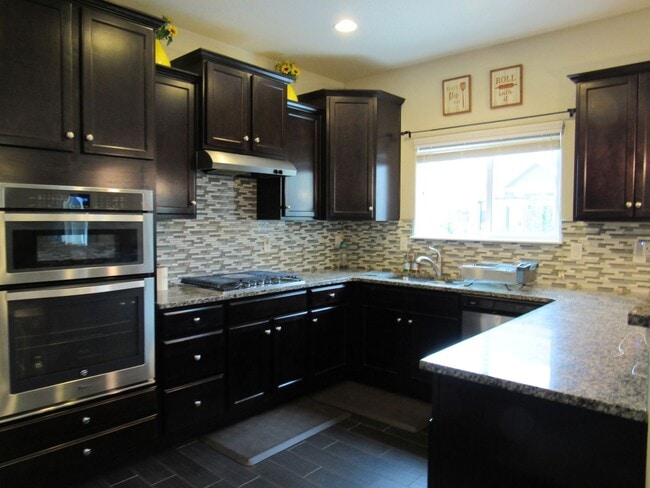 Building Photo - Stunning Longmont home