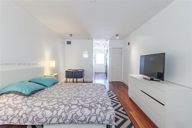 Building Photo - 1340 Drexel Ave