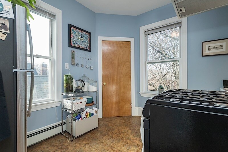 Building Photo - 137 Columbia St