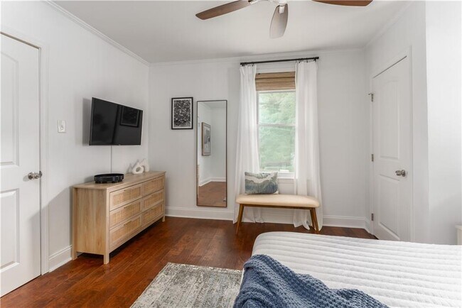 Building Photo - 200 Lowry St NE