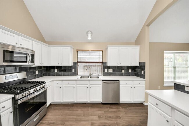 Building Photo - 1603 Martin Lake Dr