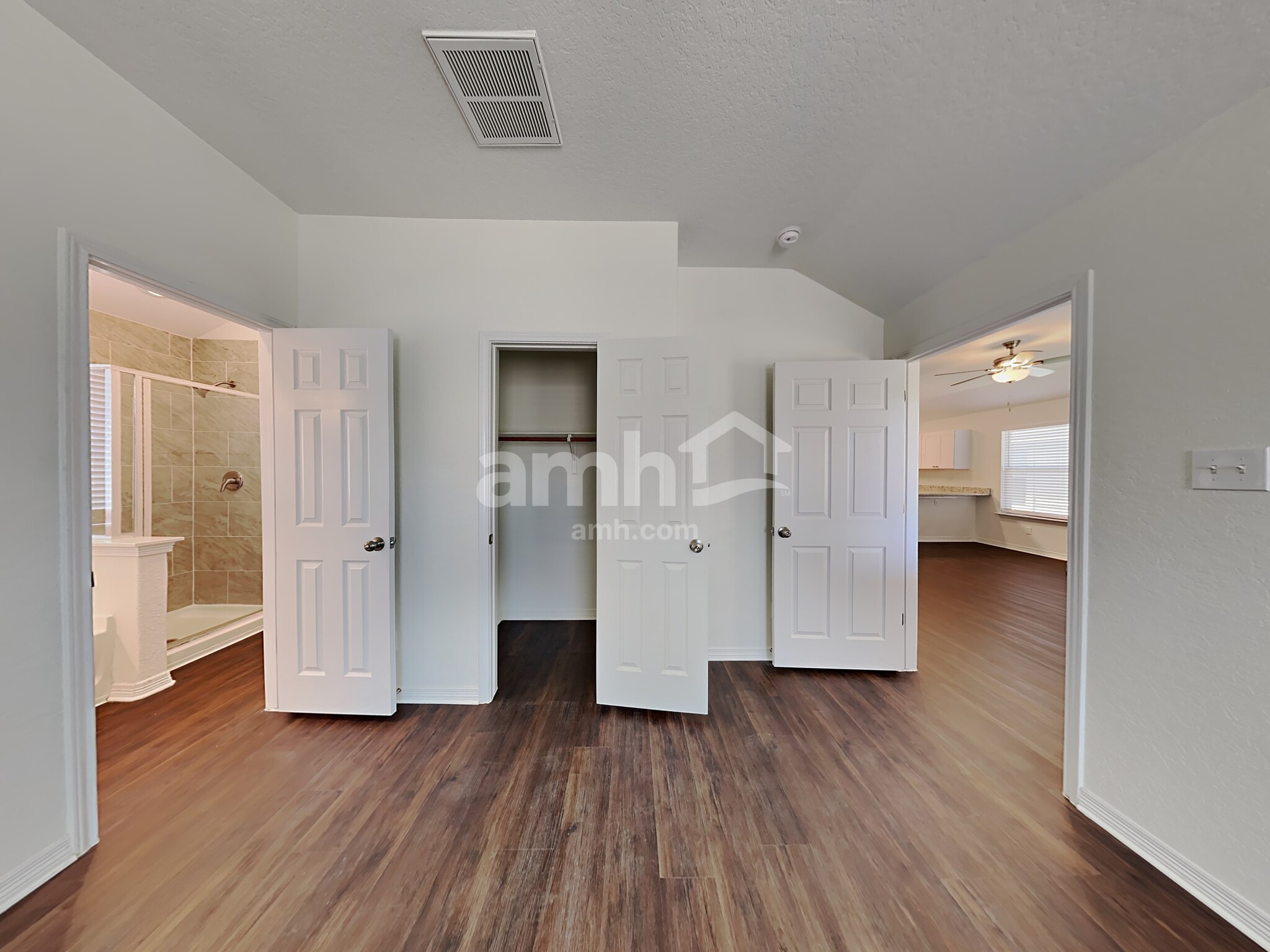 Building Photo - 9926 Sun Ml