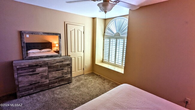 Building Photo - 38135 S Rolling Hills Dr