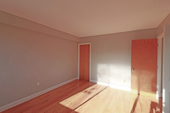 Building Photo - 1850 Beacon St