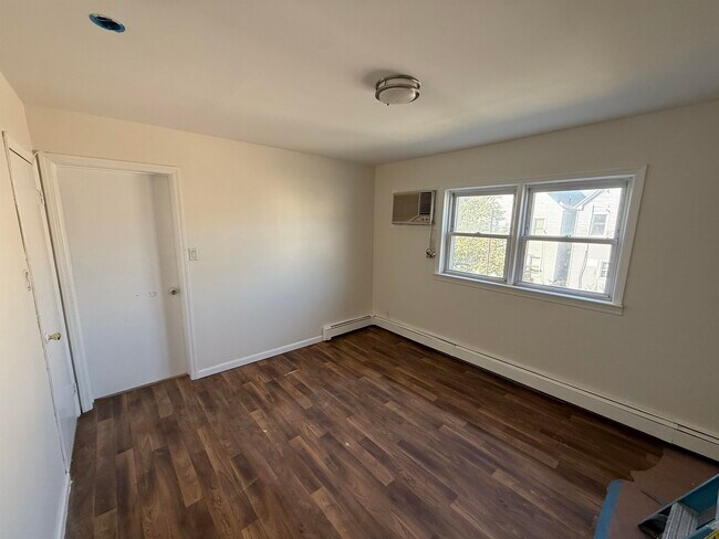 Building Photo - 129 W 20th St