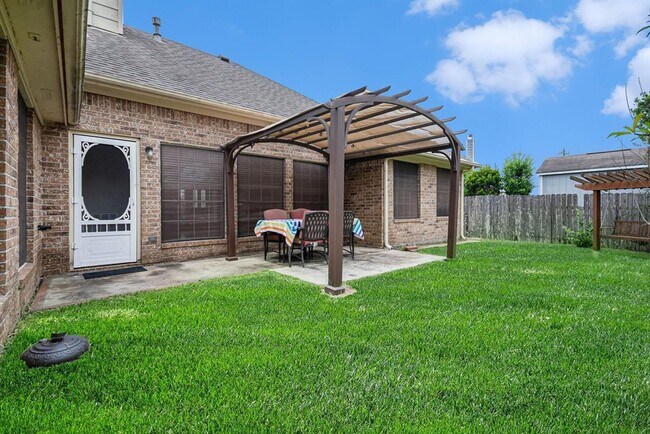 Building Photo - 1813 Oakwood Dr E