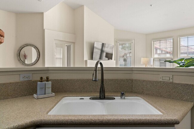 Building Photo - 598 Sweet Pea Pl