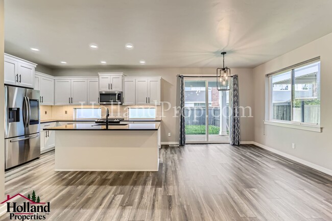 Building Photo - Modern Stylish 3-Bed Home in Prime Hillsbo...