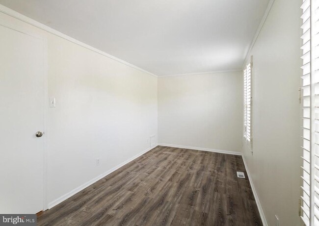 Building Photo - 8 Victoria Manor Ct