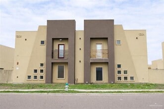 Building Photo - 14 W Daffodil Ave