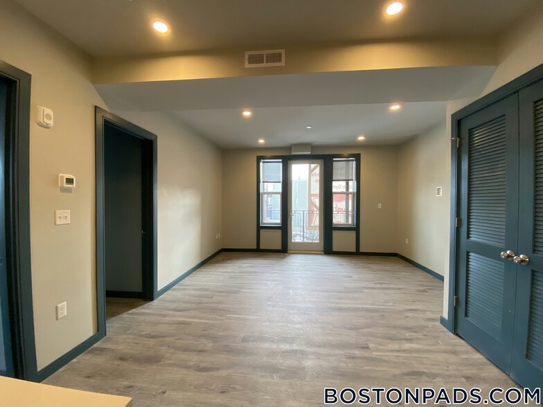 Building Photo - 1258 Massachusetts Ave