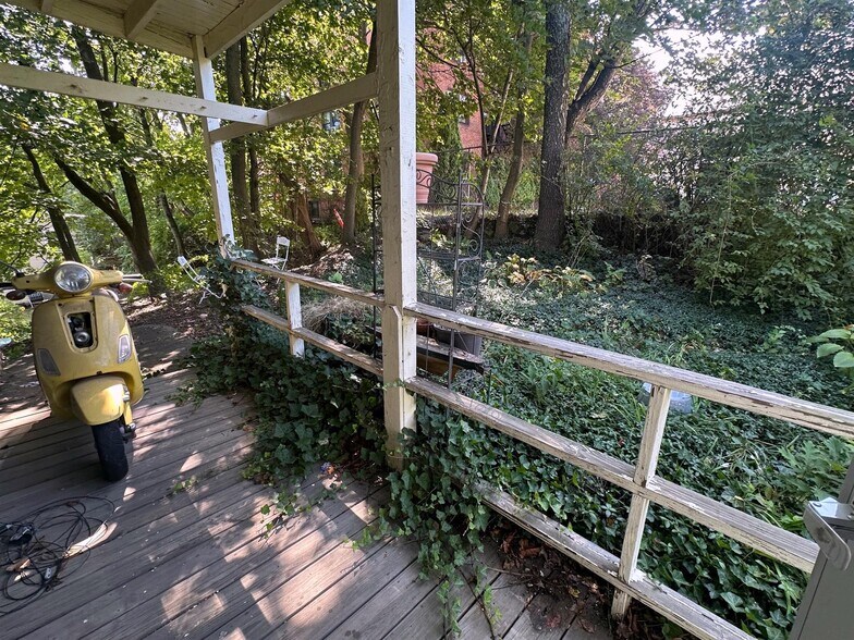 Building Photo - 42 Madison St