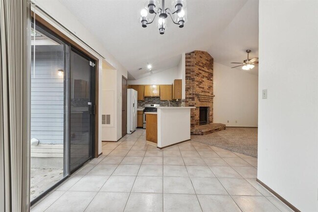 Building Photo - 2621 Garrettson Dr