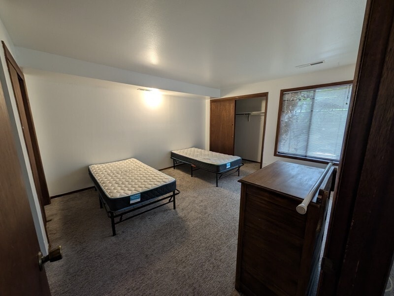Building Photo - 1091 Country Hills Dr