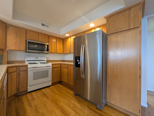 Building Photo - 2bd/2ba Edmonds Condo